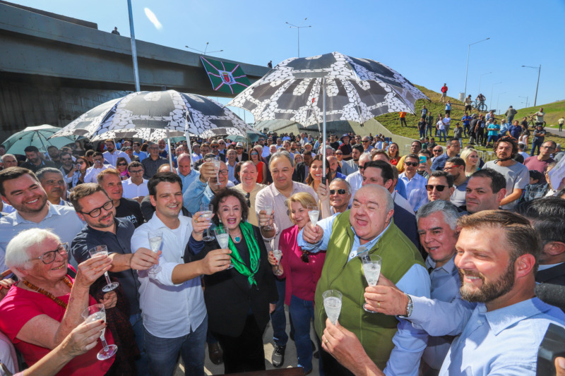 ADEUS TREVO DO ATUBA Prefeito Rafael Greca Entrega Nova Trincheira E