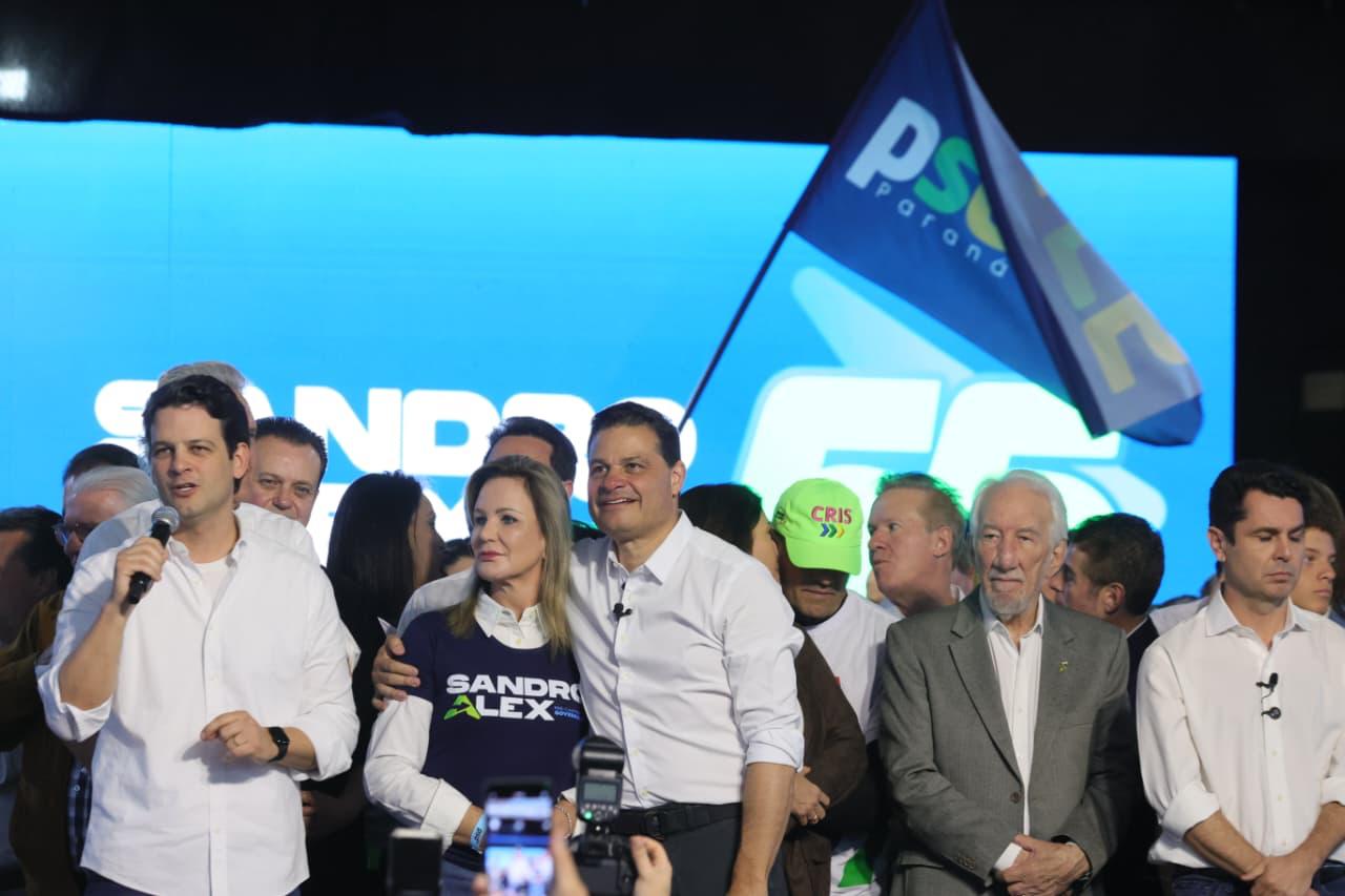 Na convenção do PSD, Sandro Alex defende paz política, continuidade das obras e legado de Ratinho Jr. ao lado de Pimentel e Curi.