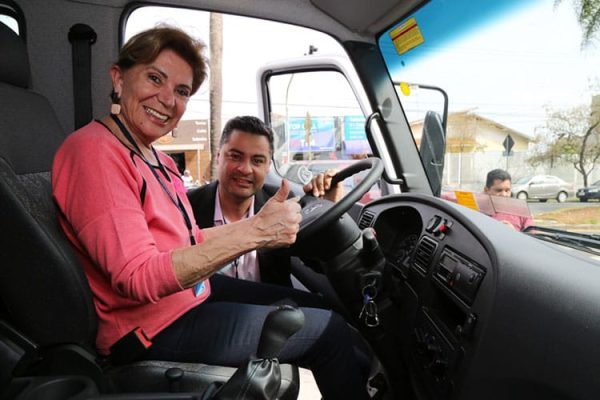 17-10-08_elizabeth-marcelo-caminhao