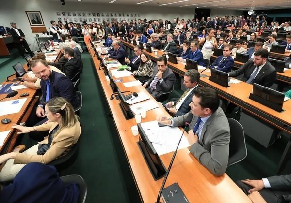 CCJ-da-Camara-escala-6x1-1