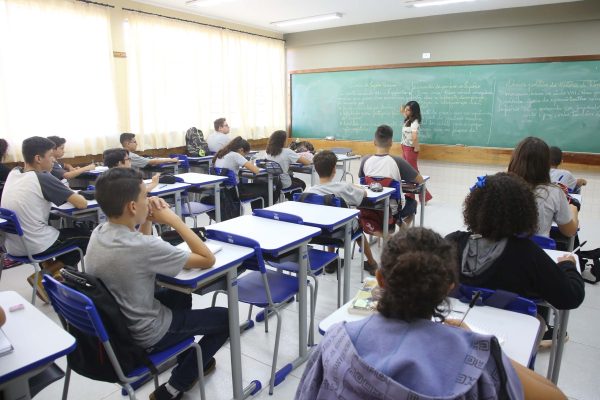 Cerca de 1.100 estudantes do Ensino Fundamental e Ensino Médio, de Sarandi, Noroeste do Paraná, são beneficiados com a nova estrutura da Escola Estadual Vereador Luiz Zanchim, inaugurada nesta sexta-feira (14), pelo governador Carlos Massa Ratinho Junior.  -  Sarandi, 14/02/2020  -  Foto: Jaelson Lucas/AEN