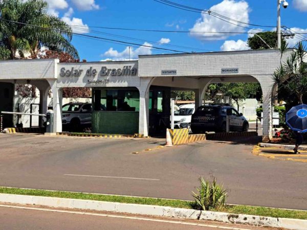 frente-do-condominio-de-Bolsonaro-em-Brasilia-1024x768