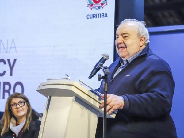Prefeito Rafael Greca durante abertura do I Seminário Internacional da Educação Integral em Tempo ampliado e o V Fórum da Educação Integral em Tempo Ampliado, na Universidade Livre do Professor (CIC) - Curitiba, 14/10/2022 - Foto: Daniel Castellano / SMCS